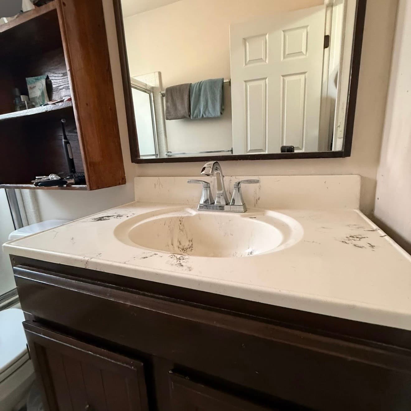 The same bathroom vanity cleared and wiped down after a ShinySpaces cleaning